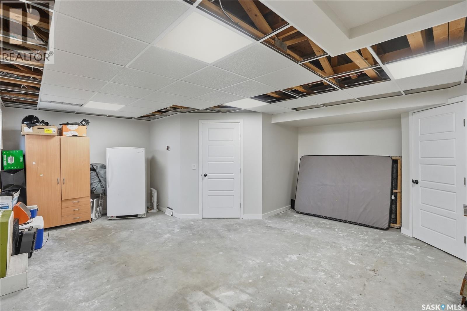 A-B 141 Queen Street, Elbow, SK - Indoor
