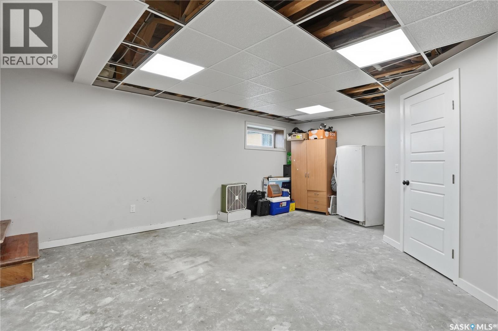 A-B 141 Queen Street, Elbow, SK - Indoor Photo Showing Basement