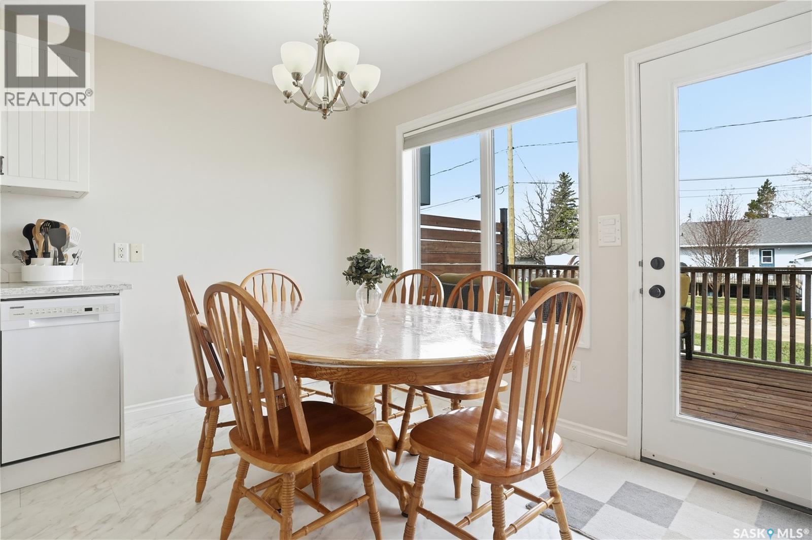 A-B 141 Queen Street, Elbow, SK - Indoor Photo Showing Dining Room