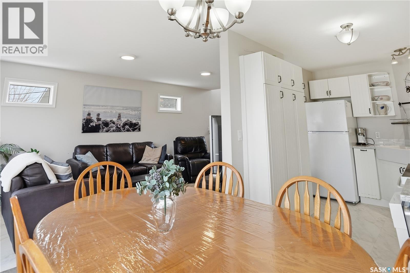 A-B 141 Queen Street, Elbow, SK - Indoor Photo Showing Dining Room