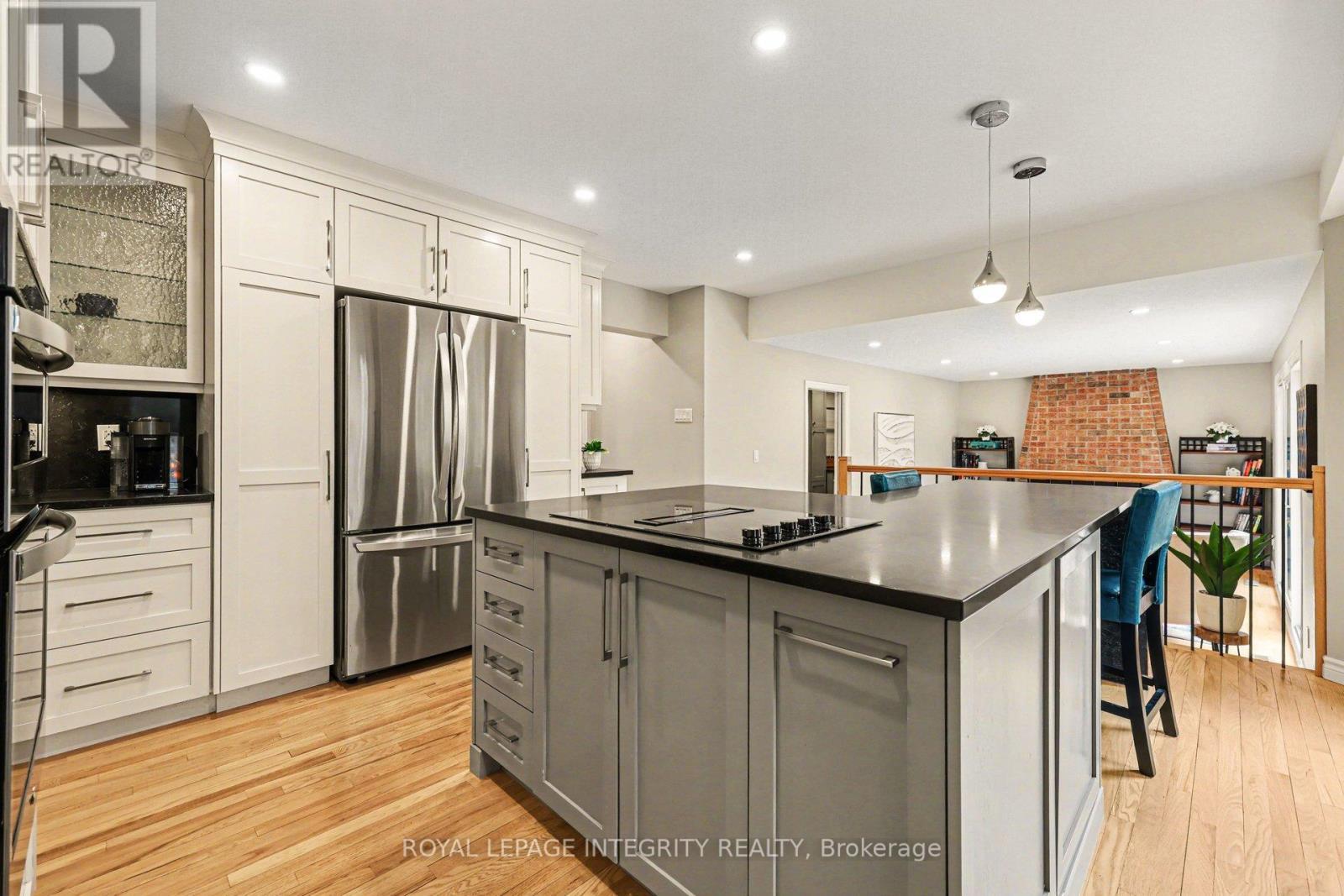 4 Pinecone Trail, Ottawa, ON - Indoor Photo Showing Kitchen With Upgraded Kitchen