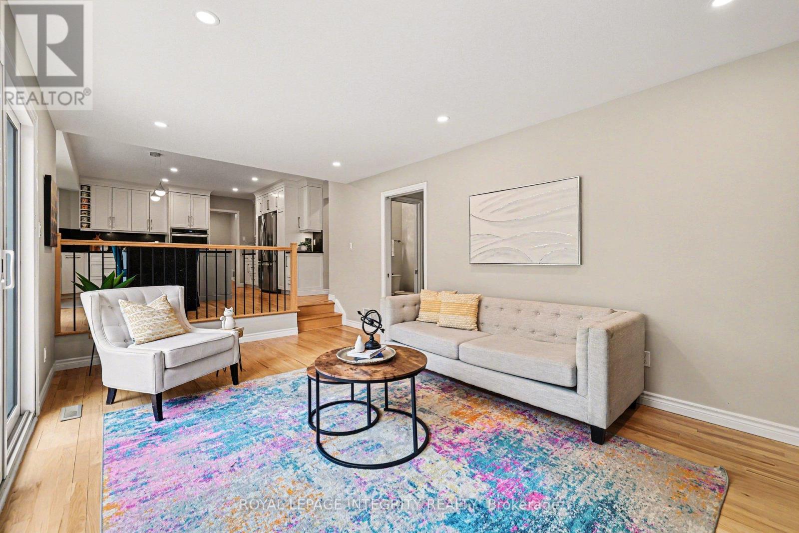 4 Pinecone Trail, Ottawa, ON - Indoor Photo Showing Living Room