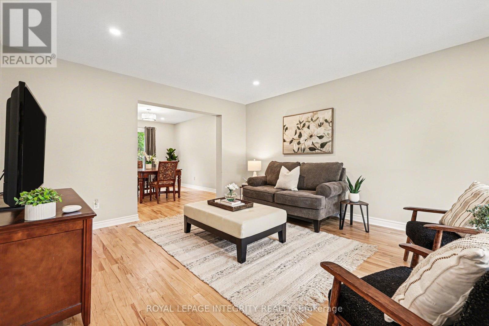 4 Pinecone Trail, Ottawa, ON - Indoor Photo Showing Living Room