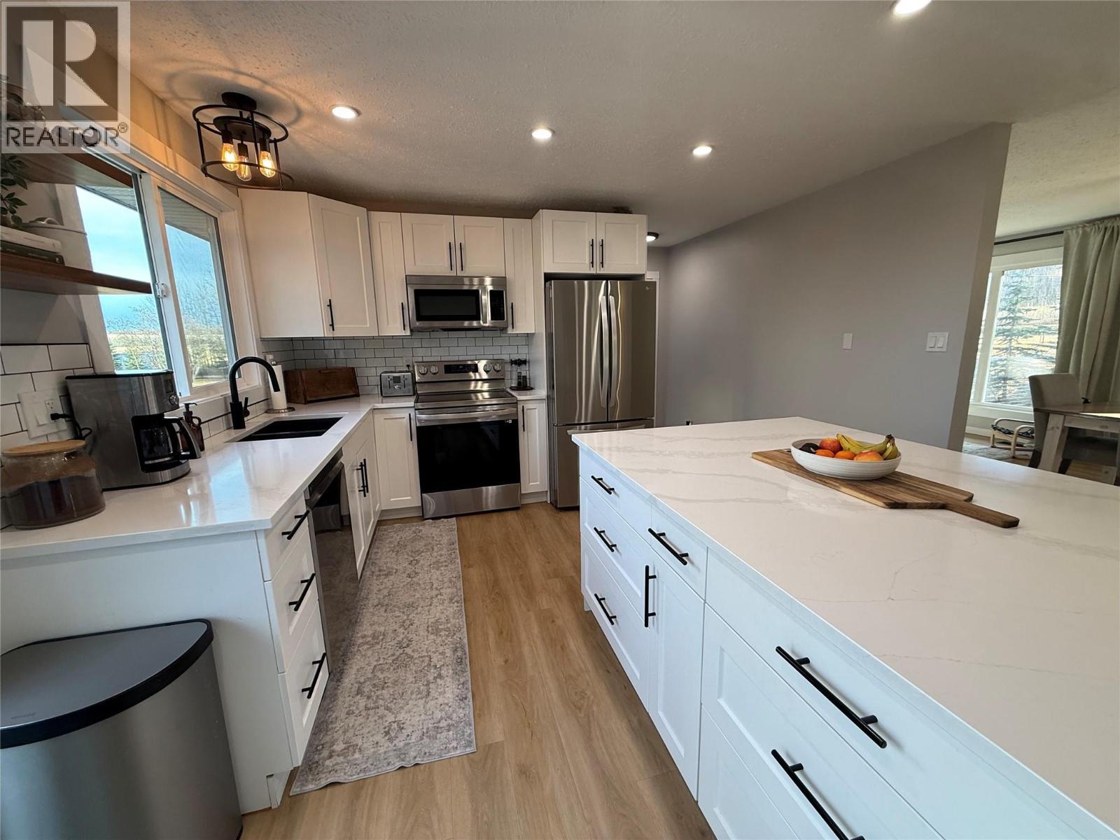 3988 Sweetwater Road, Dawson Creek, BC - Indoor Photo Showing Kitchen