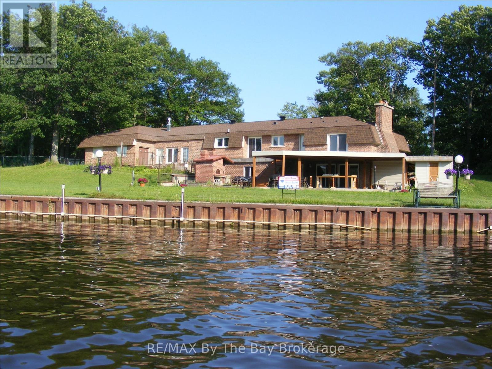 10 Edgewater Road, Wasaga Beach, ON - Outdoor With Body Of Water