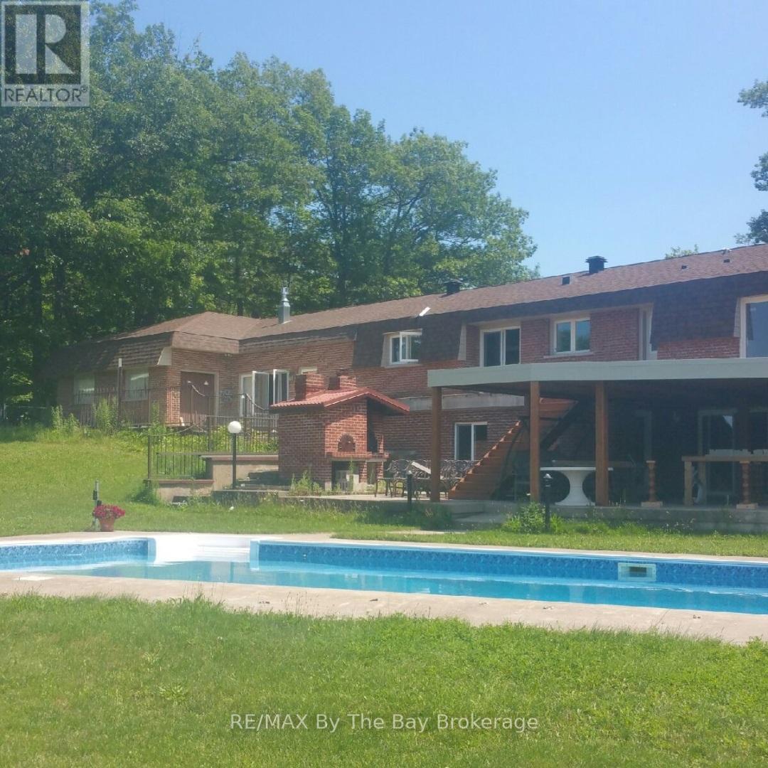 10 Edgewater Road, Wasaga Beach, ON - Outdoor With In Ground Pool With Deck Patio Veranda With Backyard
