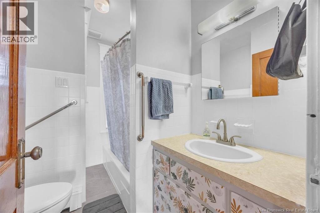 360 Riverview Drive, Saint John, NB - Indoor Photo Showing Bathroom