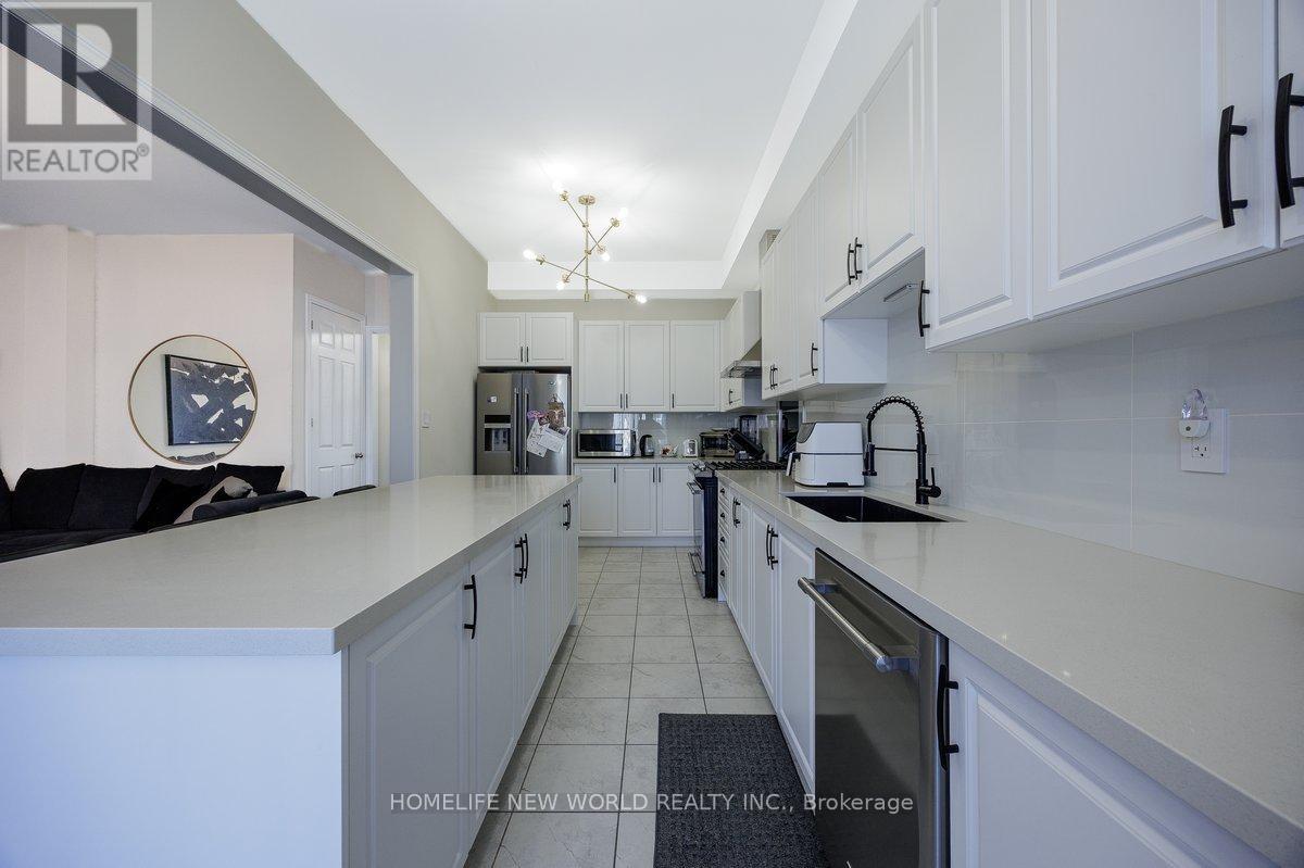 54 Tyndall Drive, Bradford West Gwillimbury, ON - Indoor Photo Showing Kitchen With Upgraded Kitchen