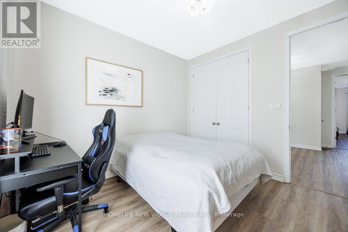 54 Tyndall Drive, Bradford West Gwillimbury, ON - Indoor Photo Showing Bedroom