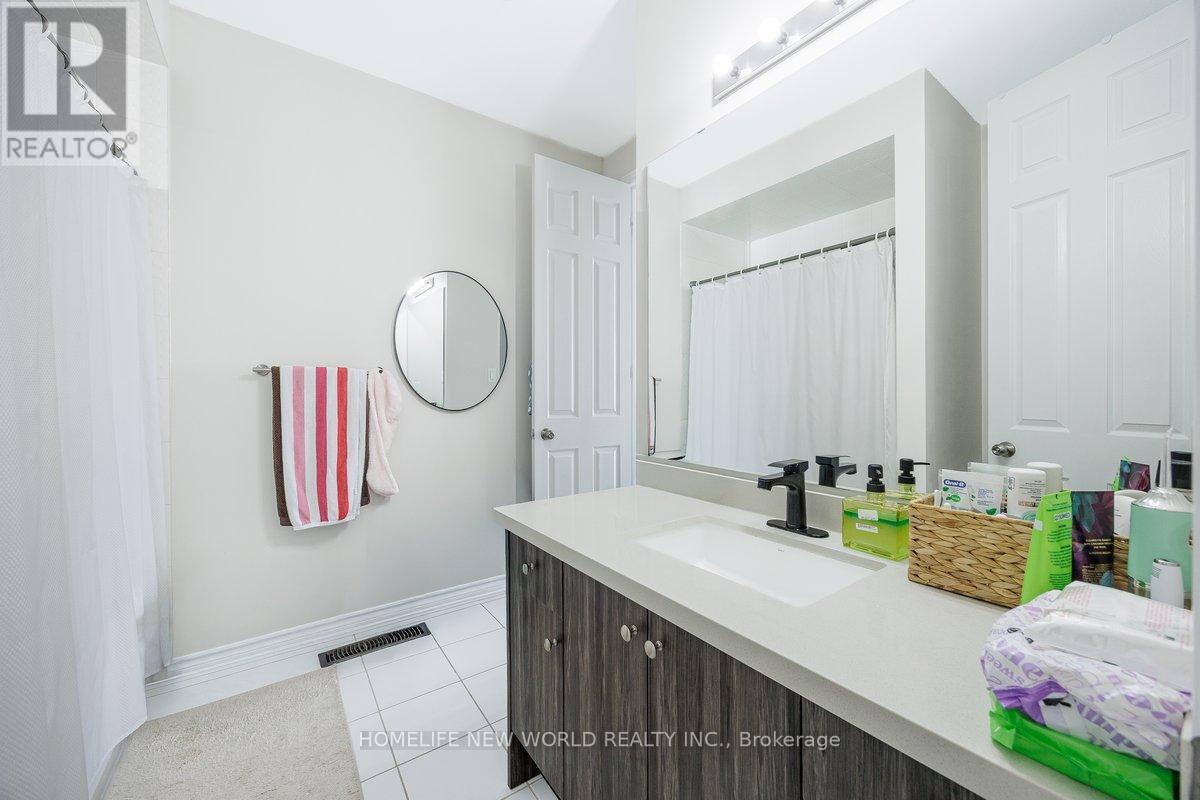 54 Tyndall Drive, Bradford West Gwillimbury, ON - Indoor Photo Showing Bathroom