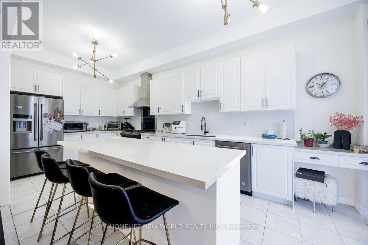 54 Tyndall Drive, Bradford West Gwillimbury, ON - Indoor Photo Showing Kitchen With Stainless Steel Kitchen