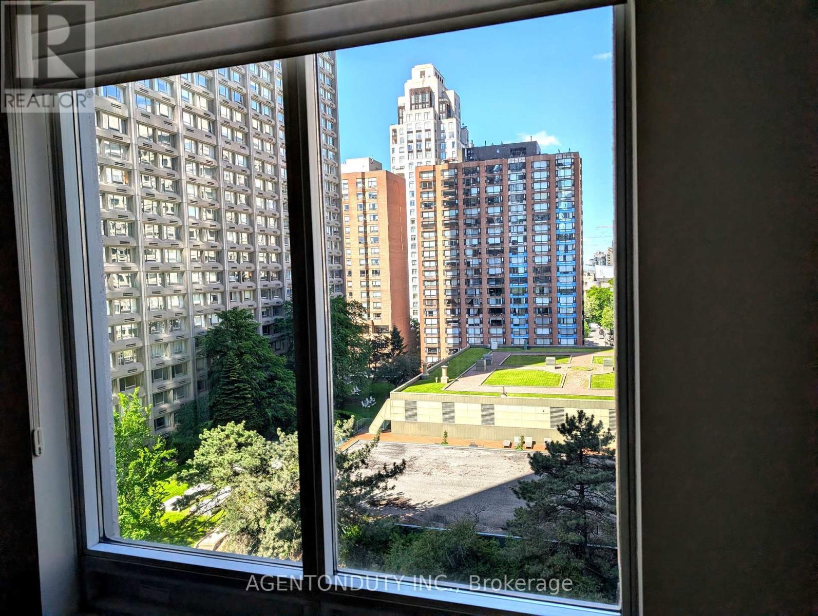 Unobstructed West View - 1009 - 35 Balmuto Street, Toronto, ON -