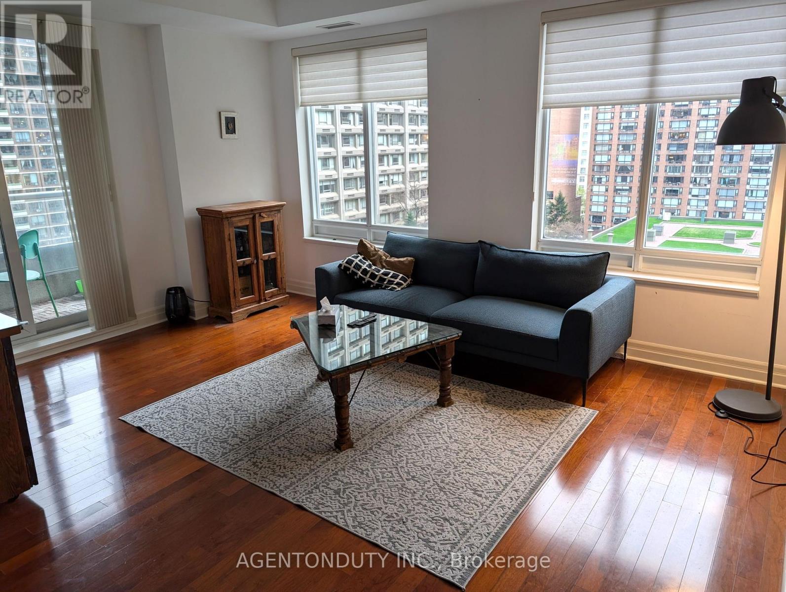 Living Room - 1009 - 35 Balmuto Street, Toronto, ON - Indoor Photo Showing Living Room