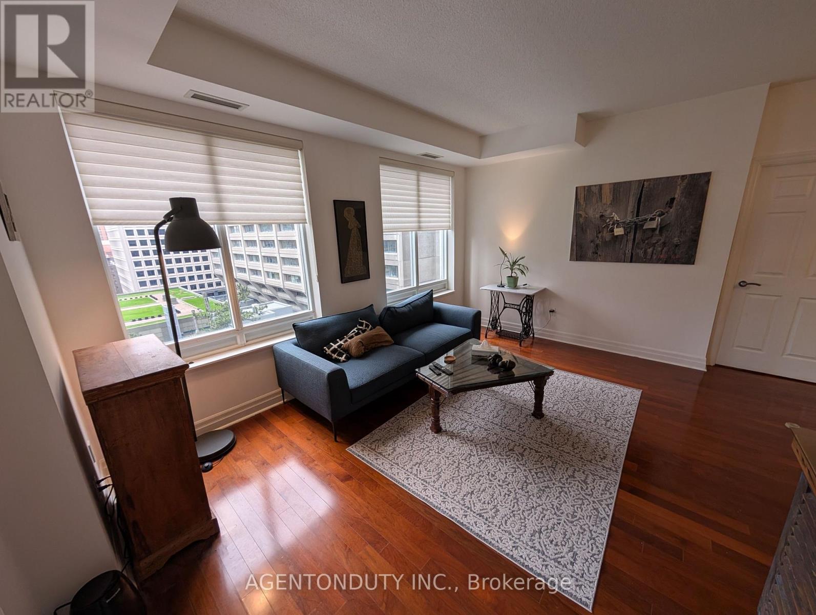 Living Room - 1009 - 35 Balmuto Street, Toronto, ON - Indoor Photo Showing Living Room