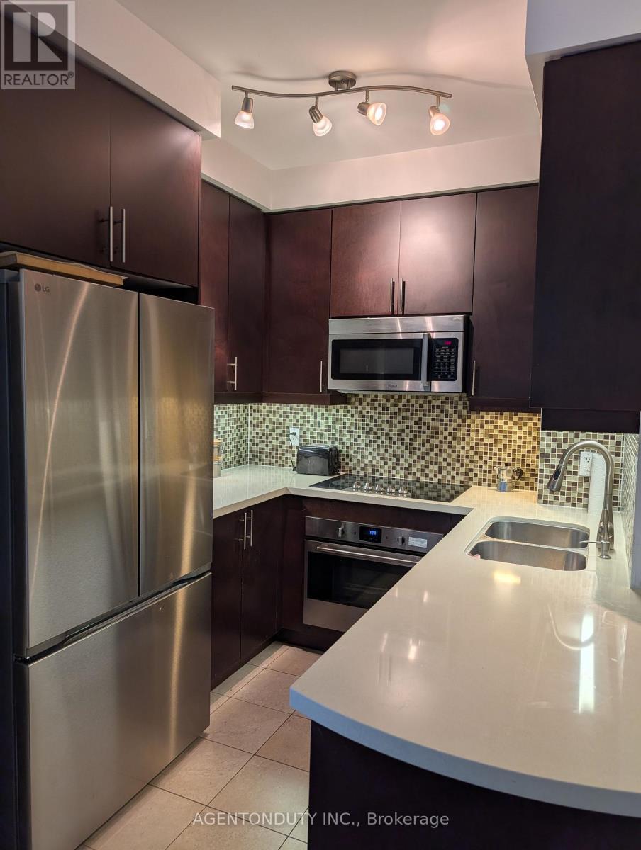 Kitchen with new fridge & cooktop - 1009 - 35 Balmuto Street, Toronto, ON - Indoor Photo Showing Kitchen With Stainless Steel Kitchen With Double Sink With Upgraded Kitchen