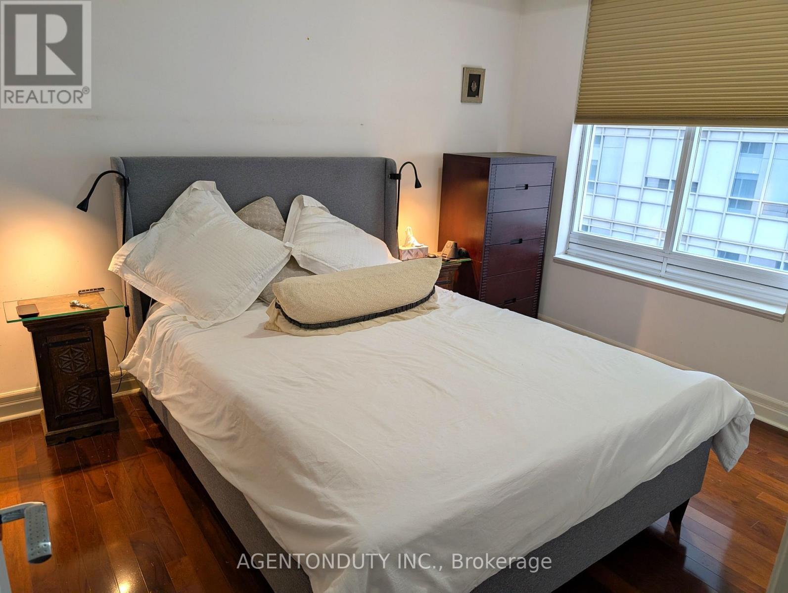 Bedroom - 1009 - 35 Balmuto Street, Toronto, ON - Indoor Photo Showing Bedroom