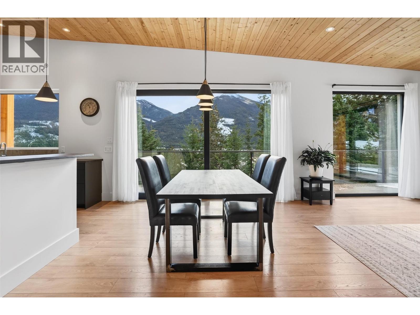 Dining - 6804 Grandview Drive, Nelson, BC - Indoor Photo Showing Dining Room