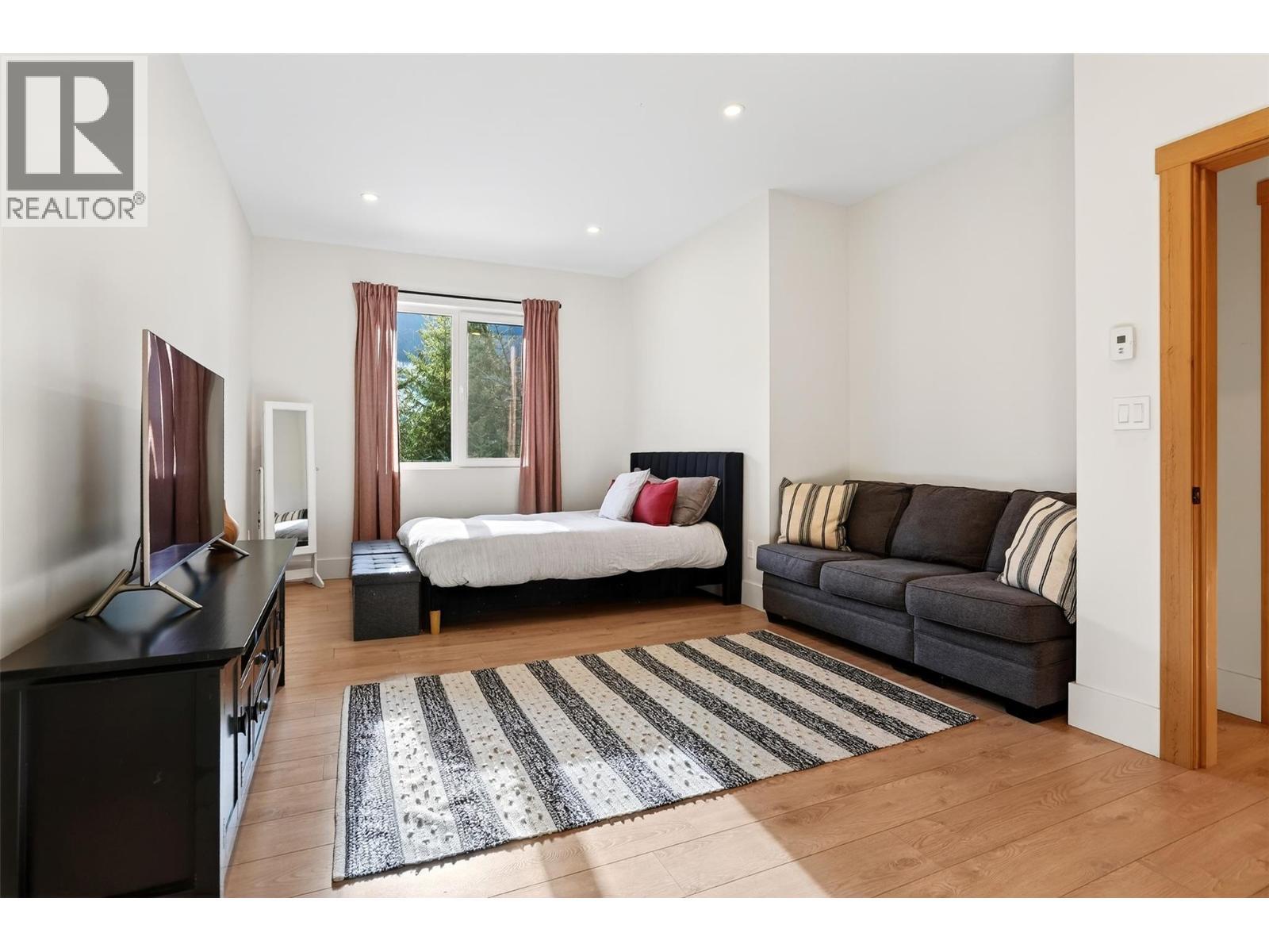 Suite: Sleeping/Living - 6804 Grandview Drive, Nelson, BC - Indoor