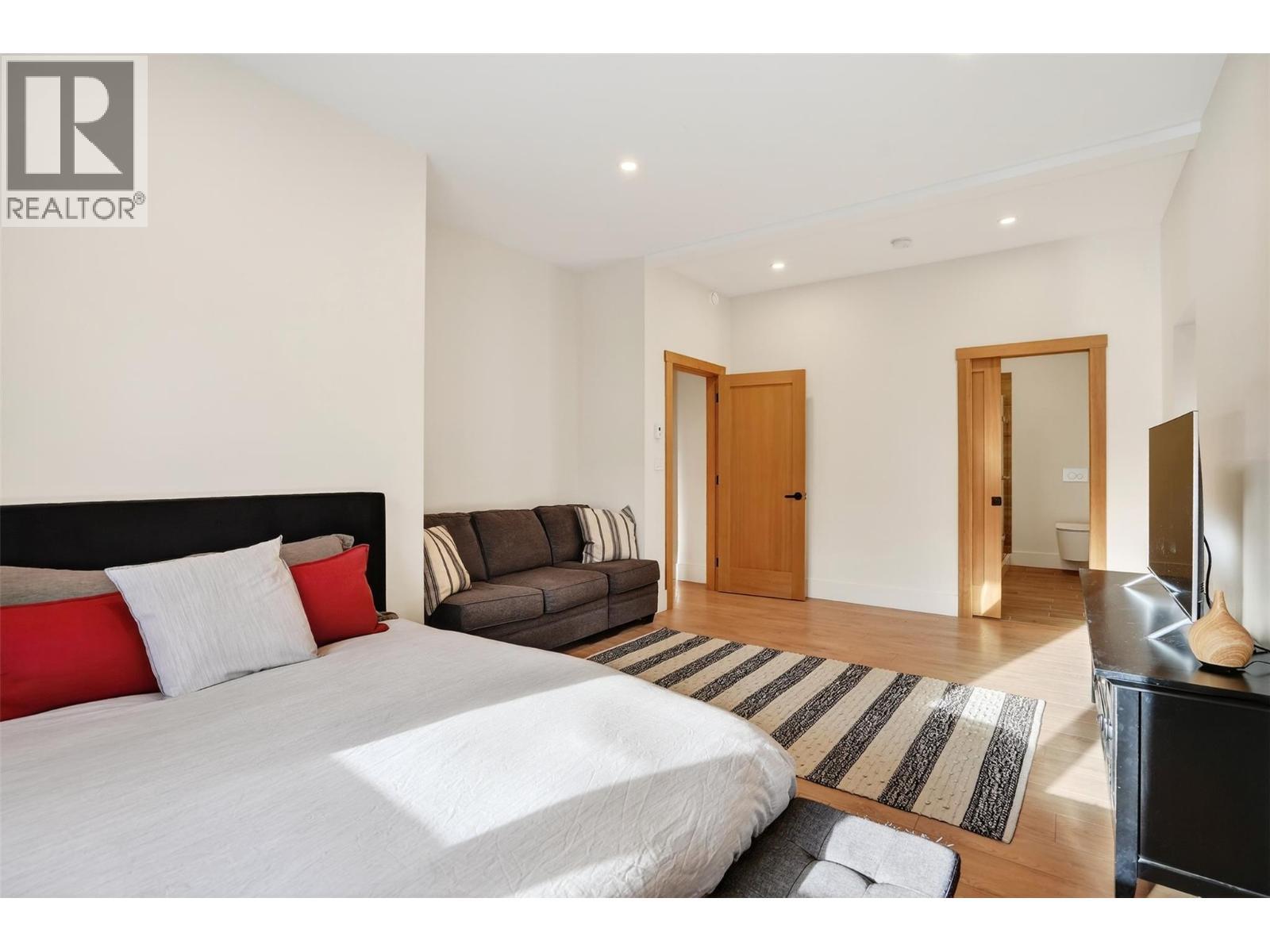 Suite: Sleeping/Living - 6804 Grandview Drive, Nelson, BC - Indoor