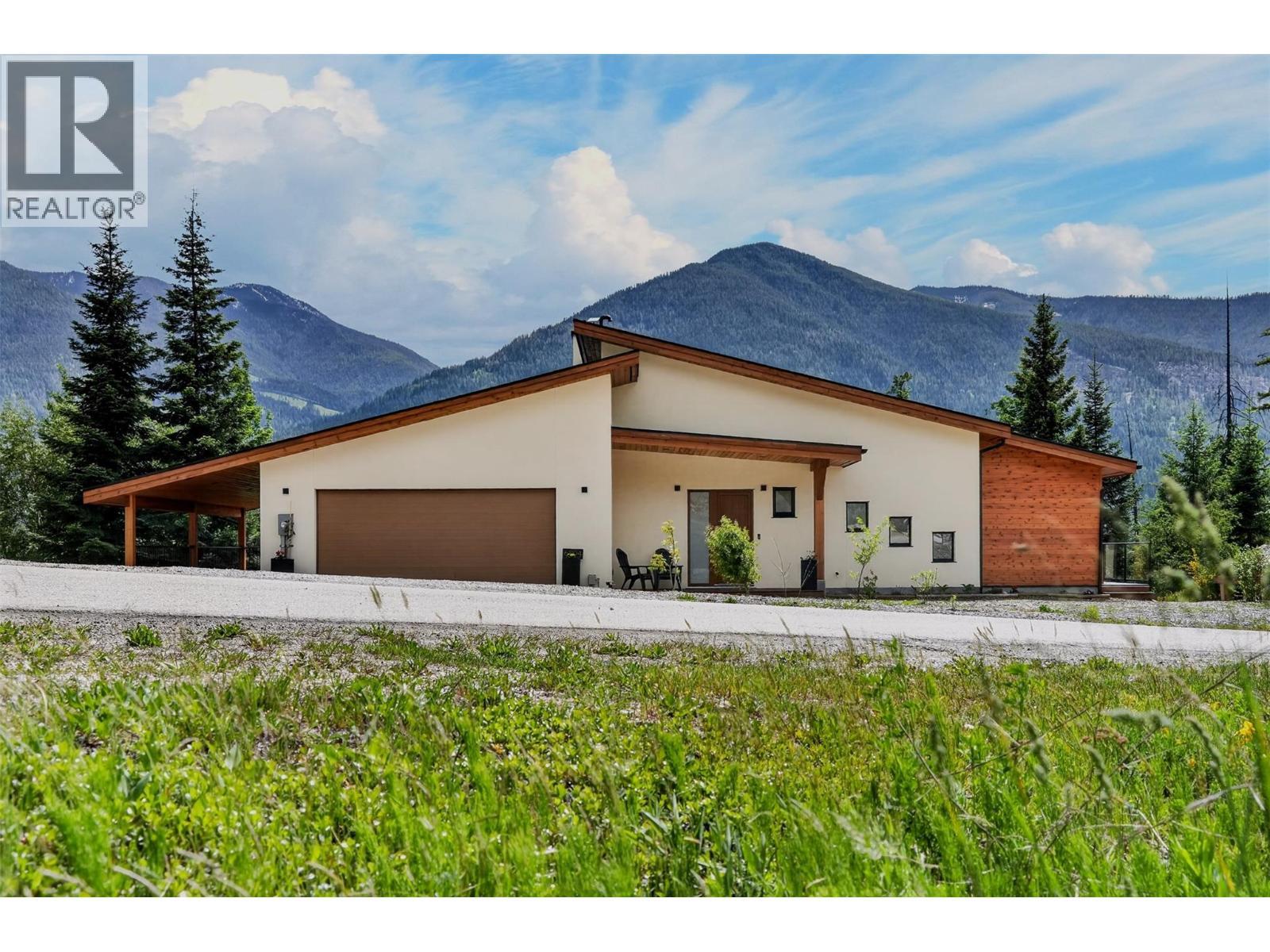 6804 Grandview Drive, Nelson, BC - Outdoor