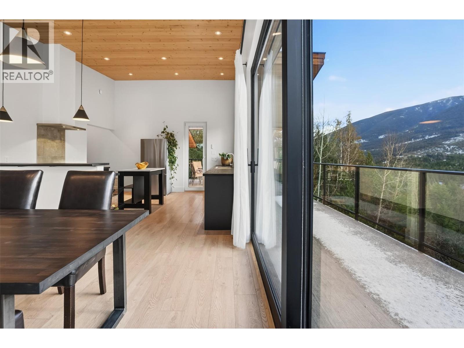 6804 Grandview Drive, Nelson, BC - With Exterior