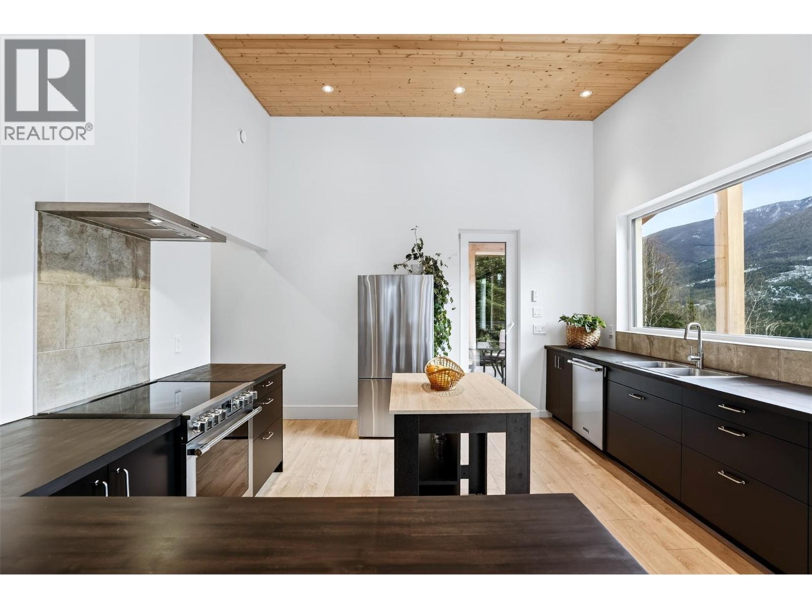 Main Kitchen - 6804 Grandview Drive, Nelson, BC - Indoor Photo Showing Kitchen With Double Sink