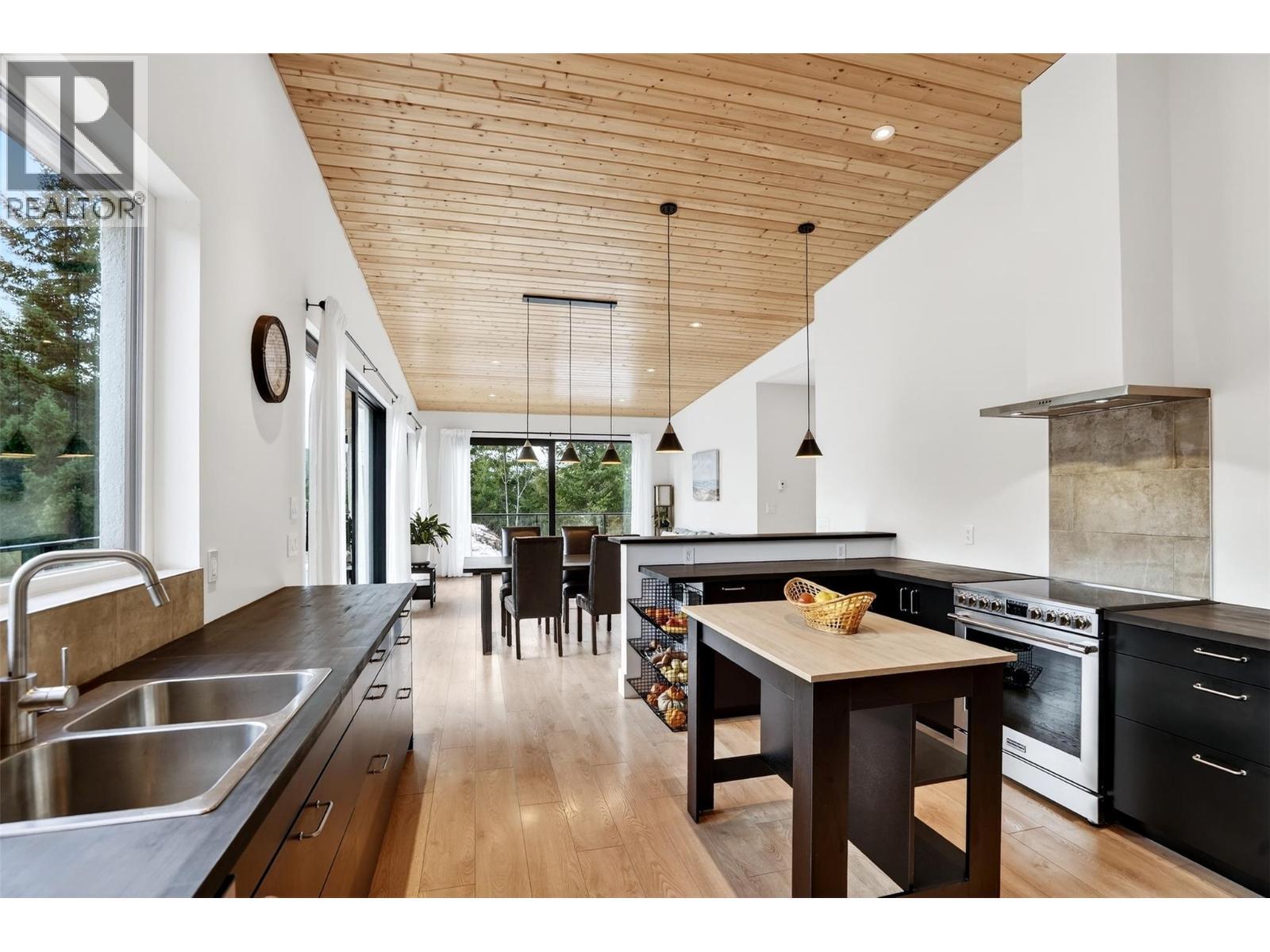 6804 Grandview Drive, Nelson, BC - Indoor Photo Showing Kitchen With Double Sink