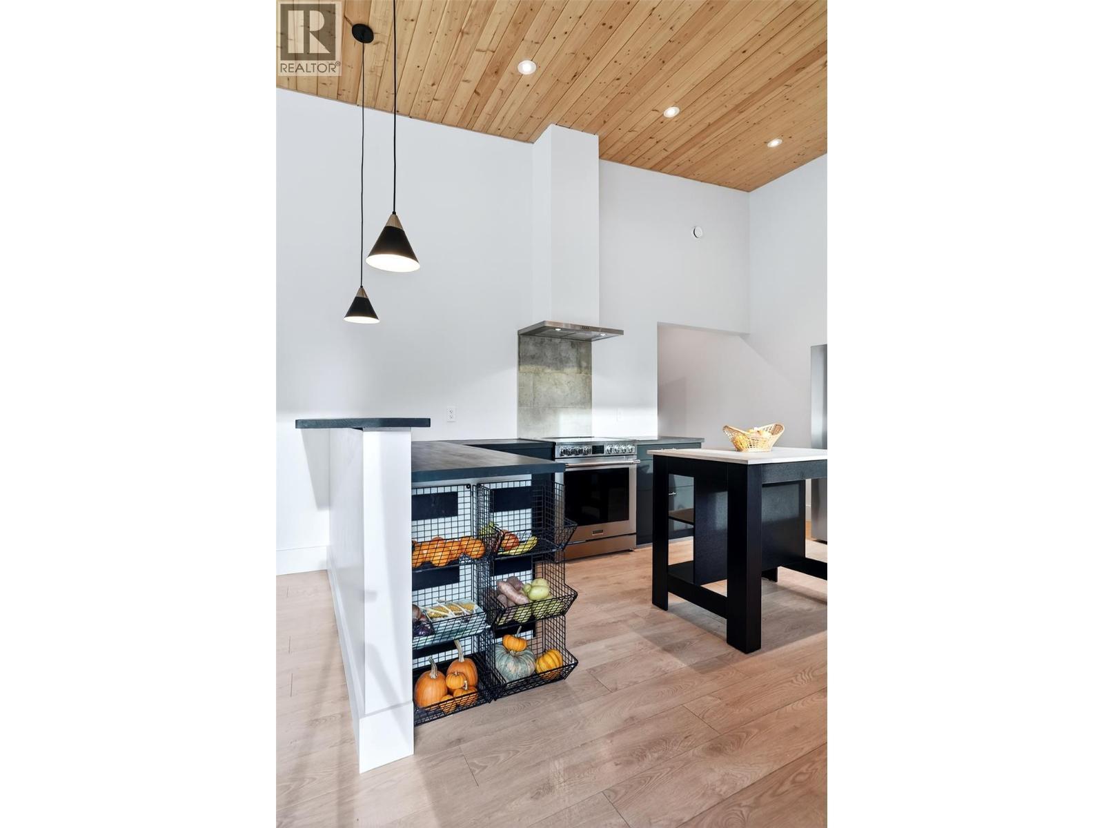 6804 Grandview Drive, Nelson, BC - Indoor