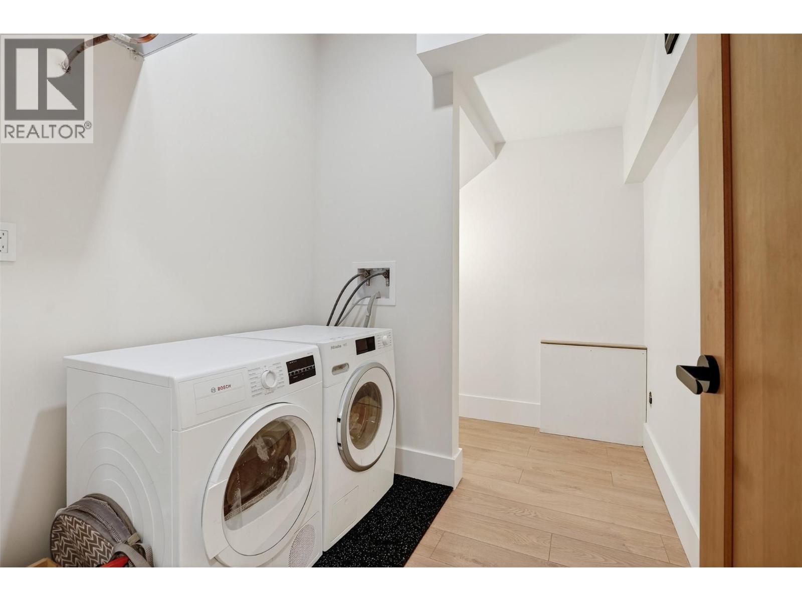 6804 Grandview Drive, Nelson, BC - Indoor Photo Showing Laundry Room