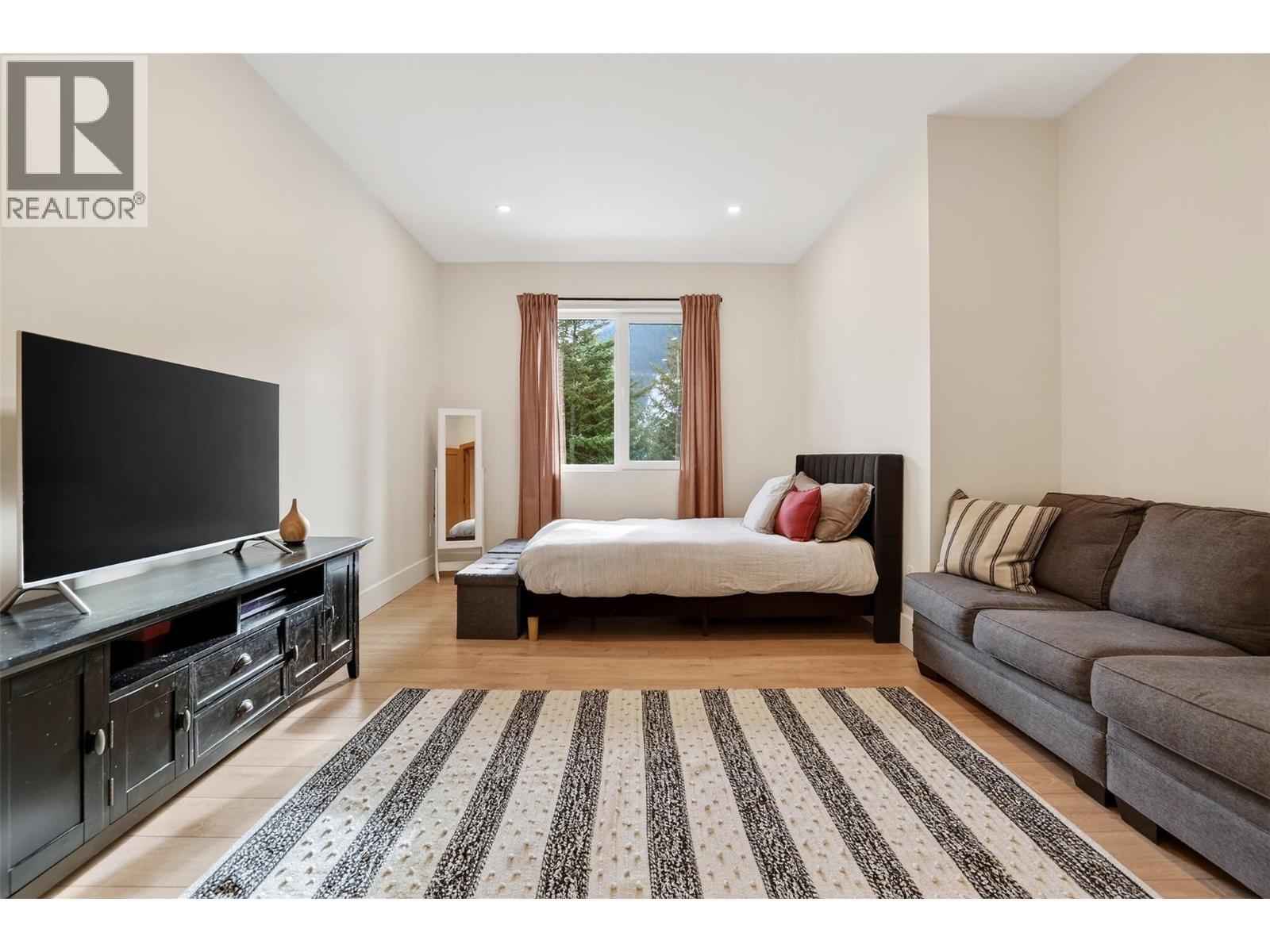 Suite: Sleeping/Living - 6804 Grandview Drive, Nelson, BC - Indoor