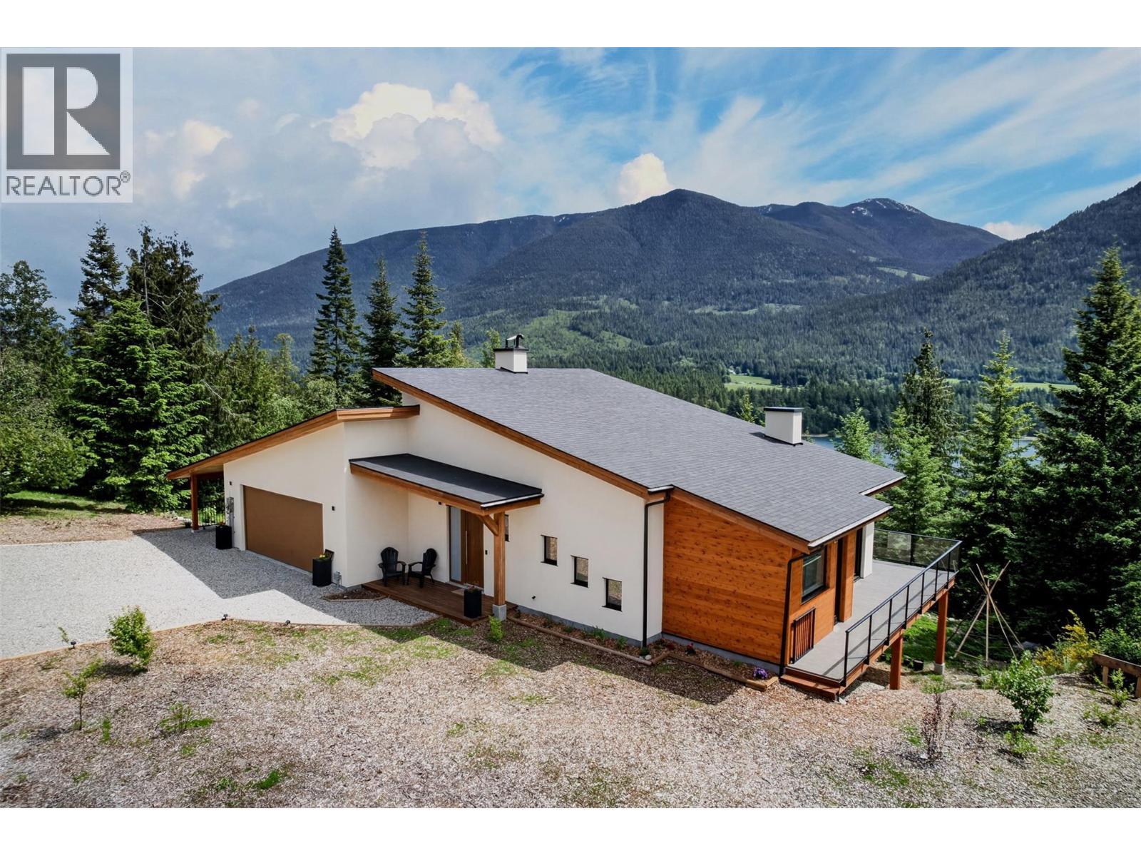 6804 Grandview Drive, Nelson, BC - Outdoor