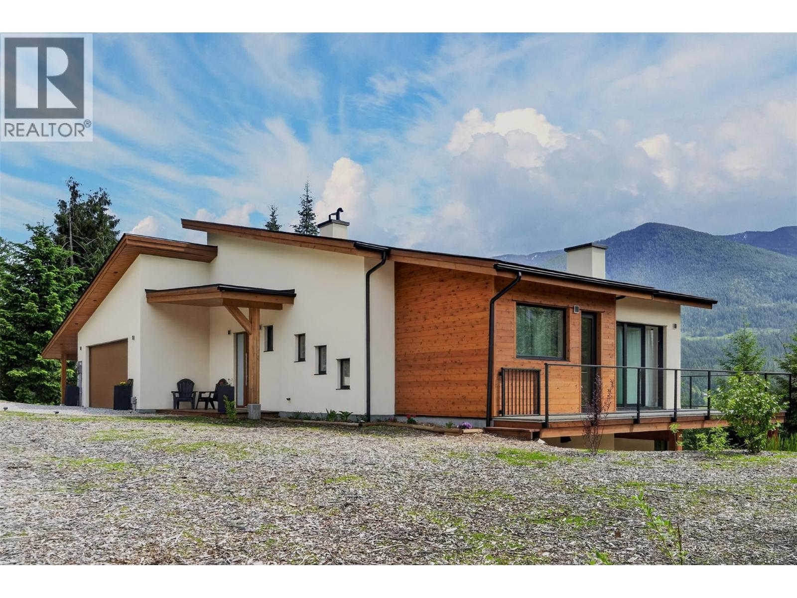 6804 Grandview Drive, Nelson, BC - Outdoor With Deck Patio Veranda