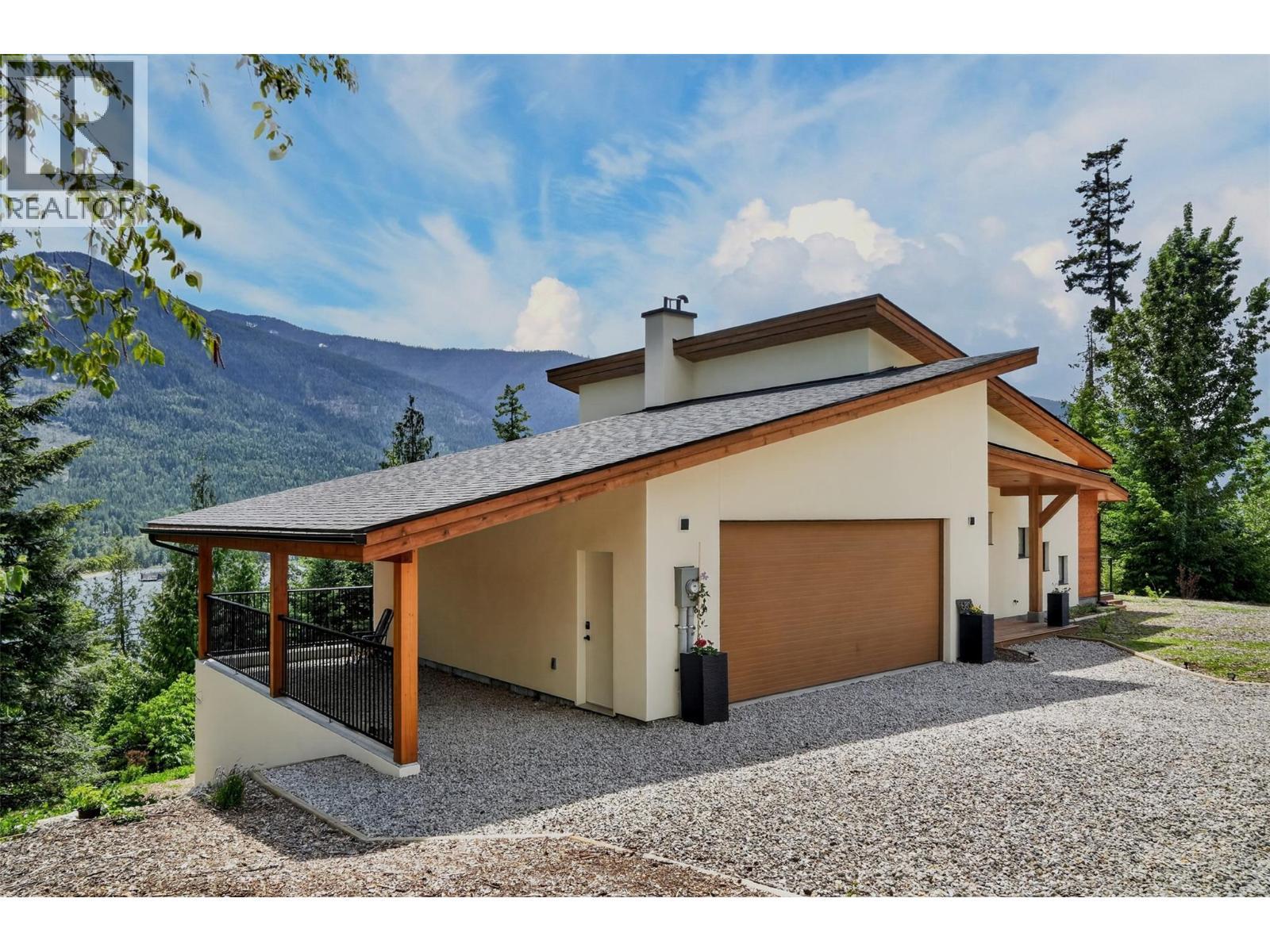 6804 Grandview Drive, Nelson, BC - Outdoor