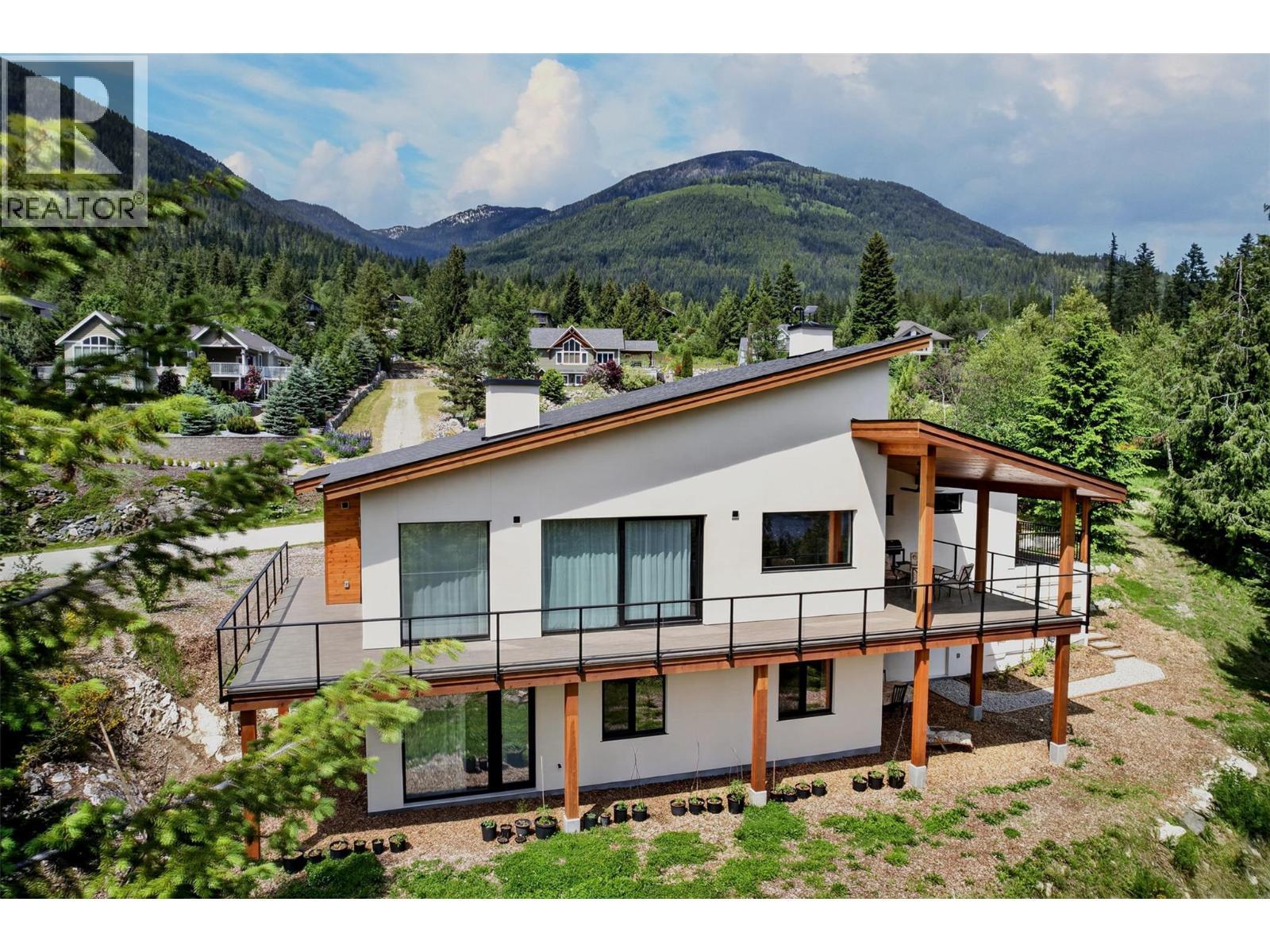 6804 Grandview Drive, Nelson, BC - Outdoor With Deck Patio Veranda