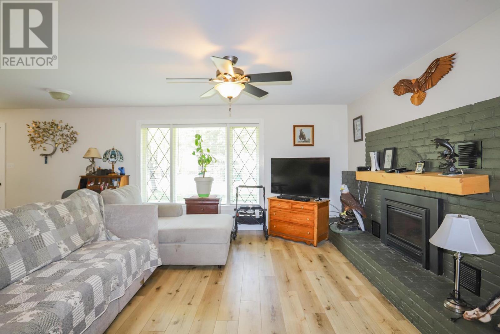 476 Cloudslee Rd, Plummer Additional Township, ON - Indoor Photo Showing Living Room With Fireplace