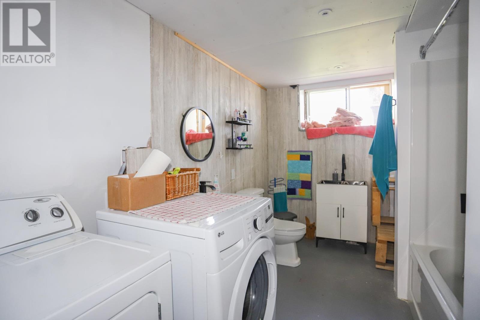 476 Cloudslee Rd, Plummer Additional Township, ON - Indoor Photo Showing Laundry Room