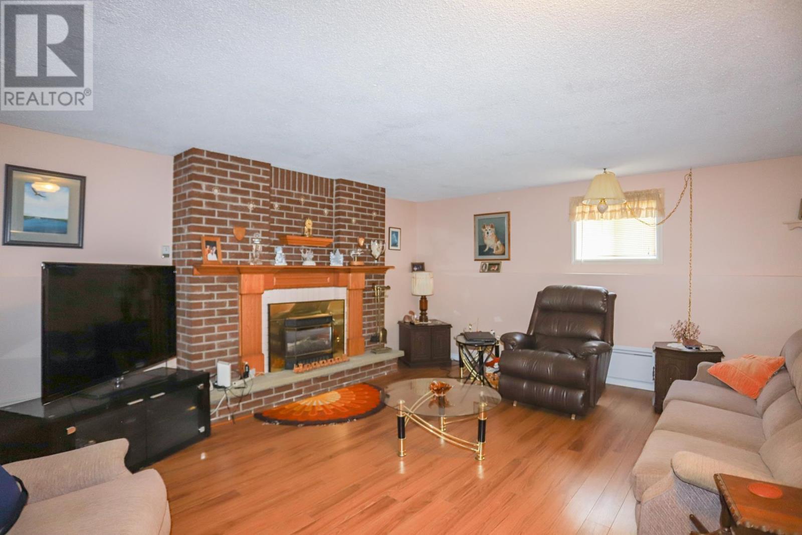 34 Taskar Dr, Sault Ste. Marie, ON - Indoor Photo Showing Living Room With Fireplace