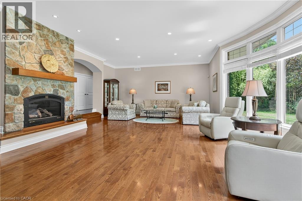 6786 Christine Court, Niagara Falls, ON - Indoor Photo Showing Living Room With Fireplace