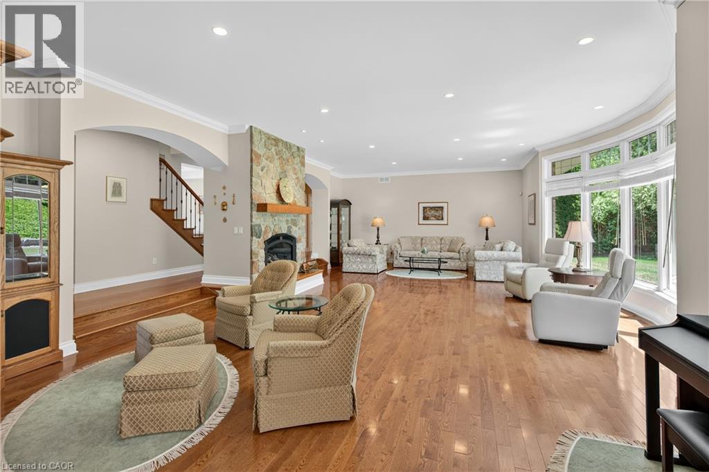 6786 Christine Court, Niagara Falls, ON - Indoor Photo Showing Living Room
