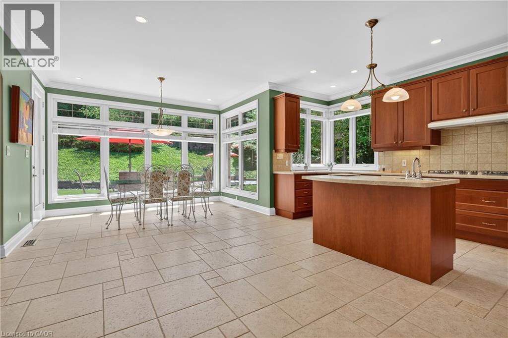 6786 Christine Court, Niagara Falls, ON - Indoor Photo Showing Kitchen