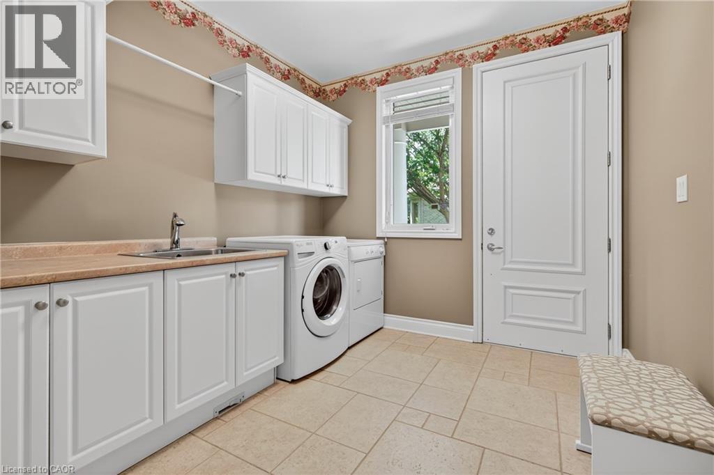 6786 Christine Court, Niagara Falls, ON - Indoor Photo Showing Laundry Room