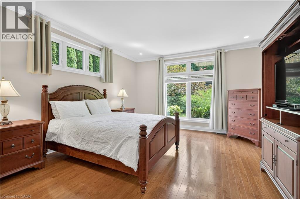 6786 Christine Court, Niagara Falls, ON - Indoor Photo Showing Bedroom