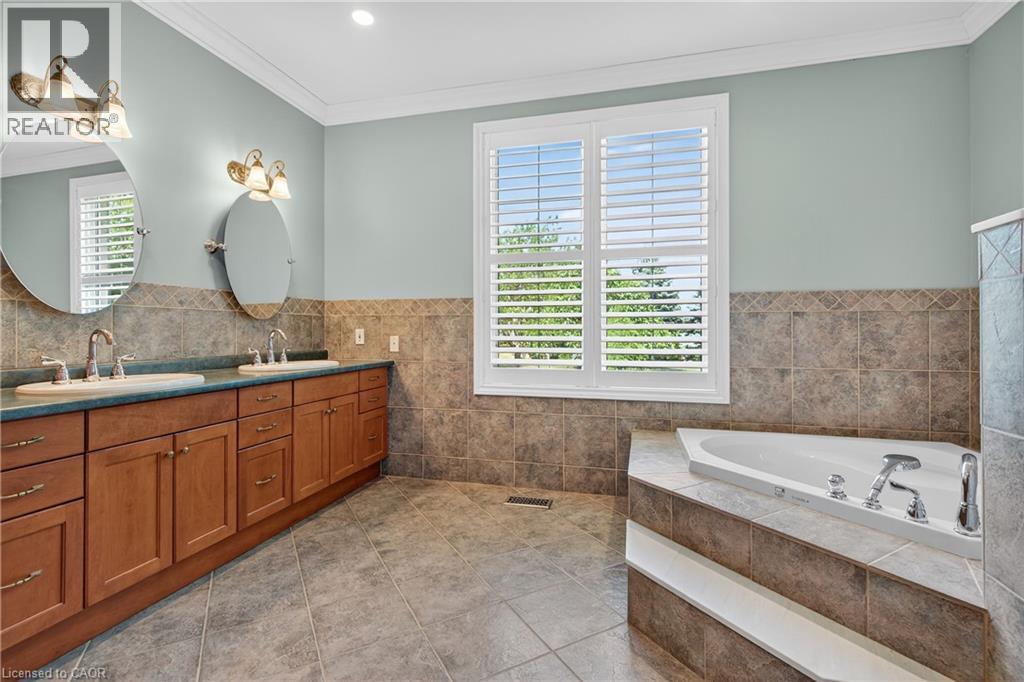 6786 Christine Court, Niagara Falls, ON - Indoor Photo Showing Bathroom