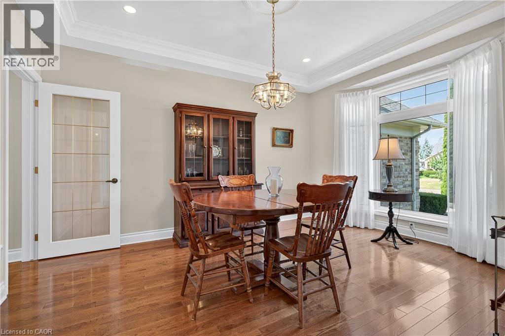 6786 Christine Court, Niagara Falls, ON - Indoor Photo Showing Dining Room