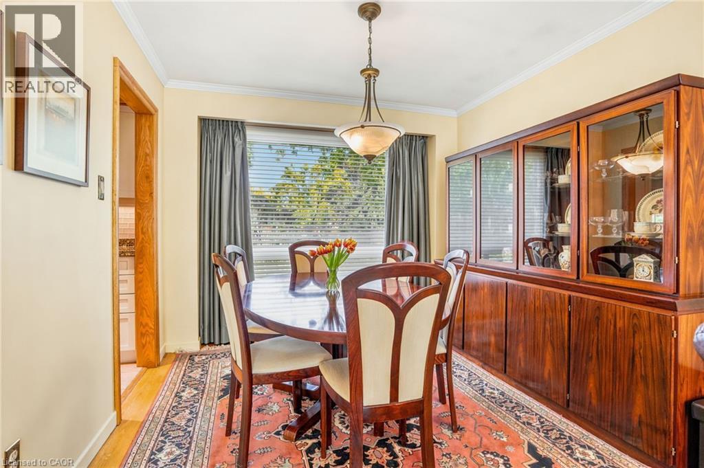 1381 Majestic Drive, Burlington, ON - Indoor Photo Showing Dining Room