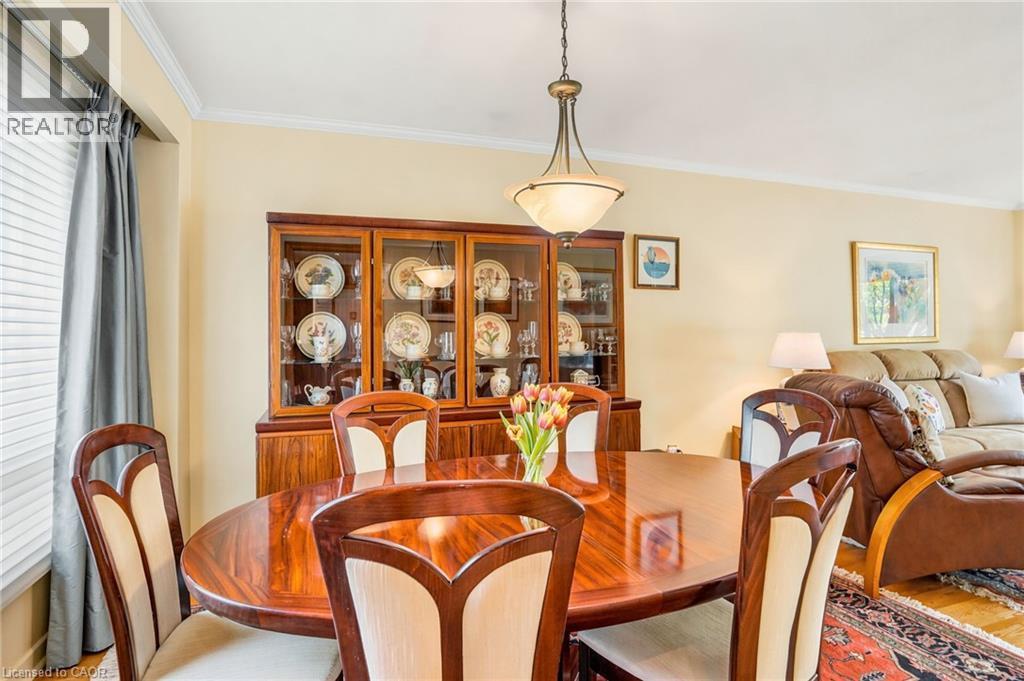 1381 Majestic Drive, Burlington, ON - Indoor Photo Showing Dining Room