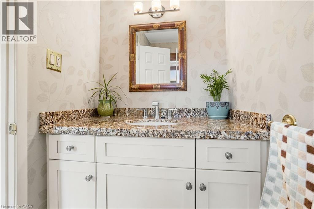 1381 Majestic Drive, Burlington, ON - Indoor Photo Showing Bathroom