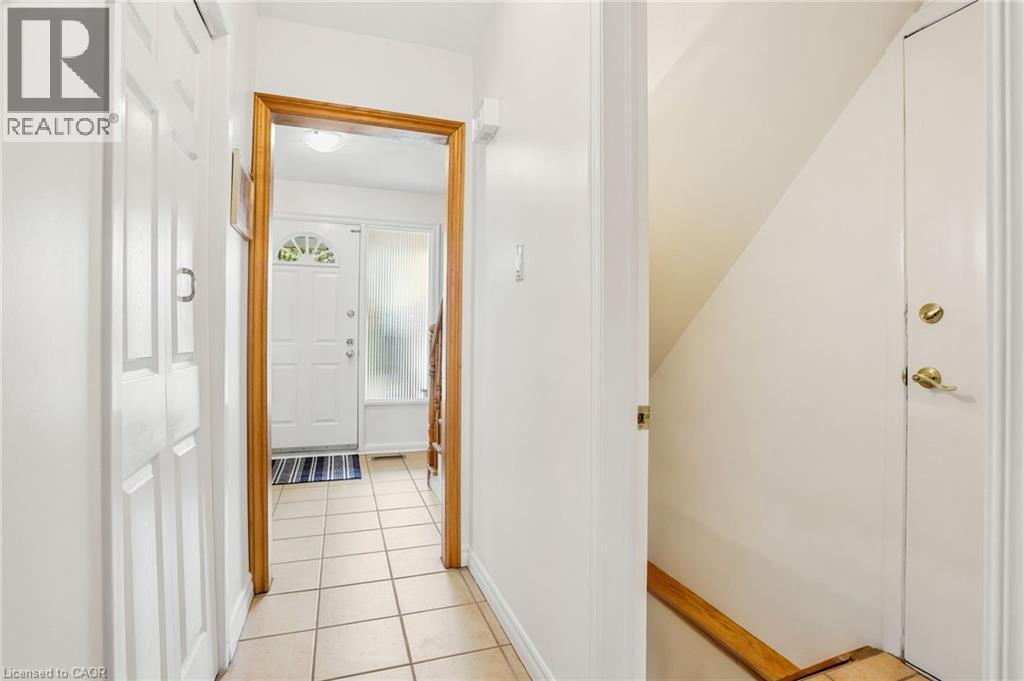 1381 Majestic Drive, Burlington, ON - Indoor Photo Showing Other Room