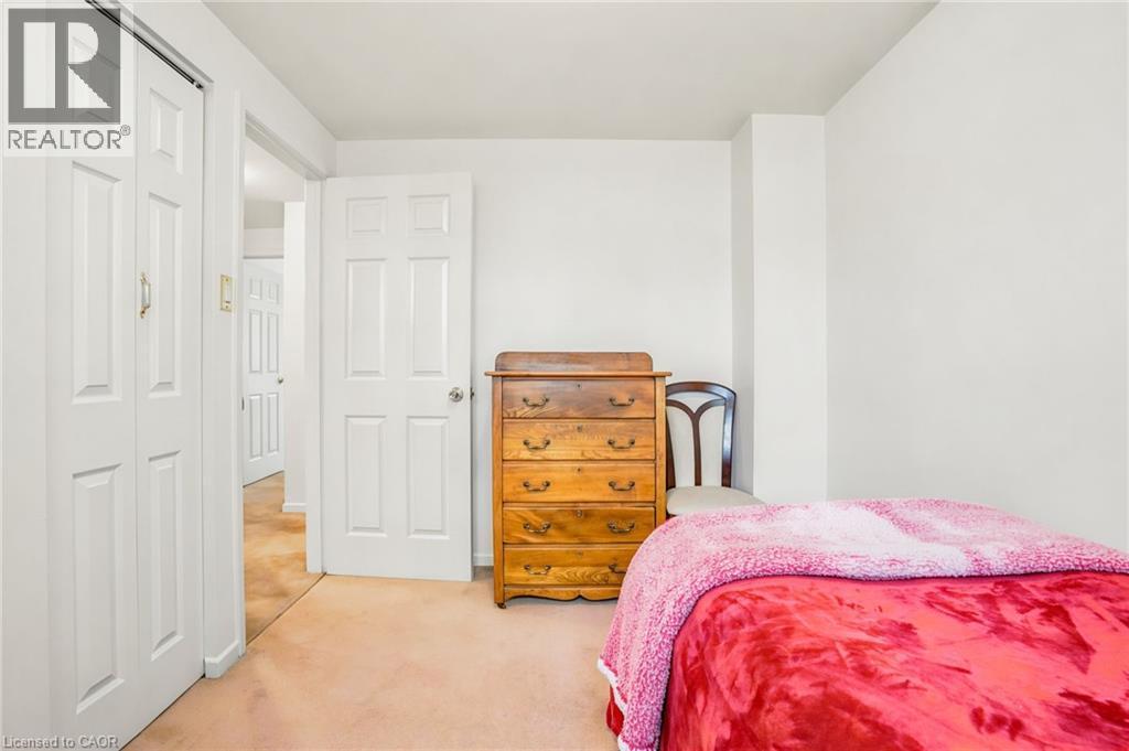1381 Majestic Drive, Burlington, ON - Indoor Photo Showing Bedroom