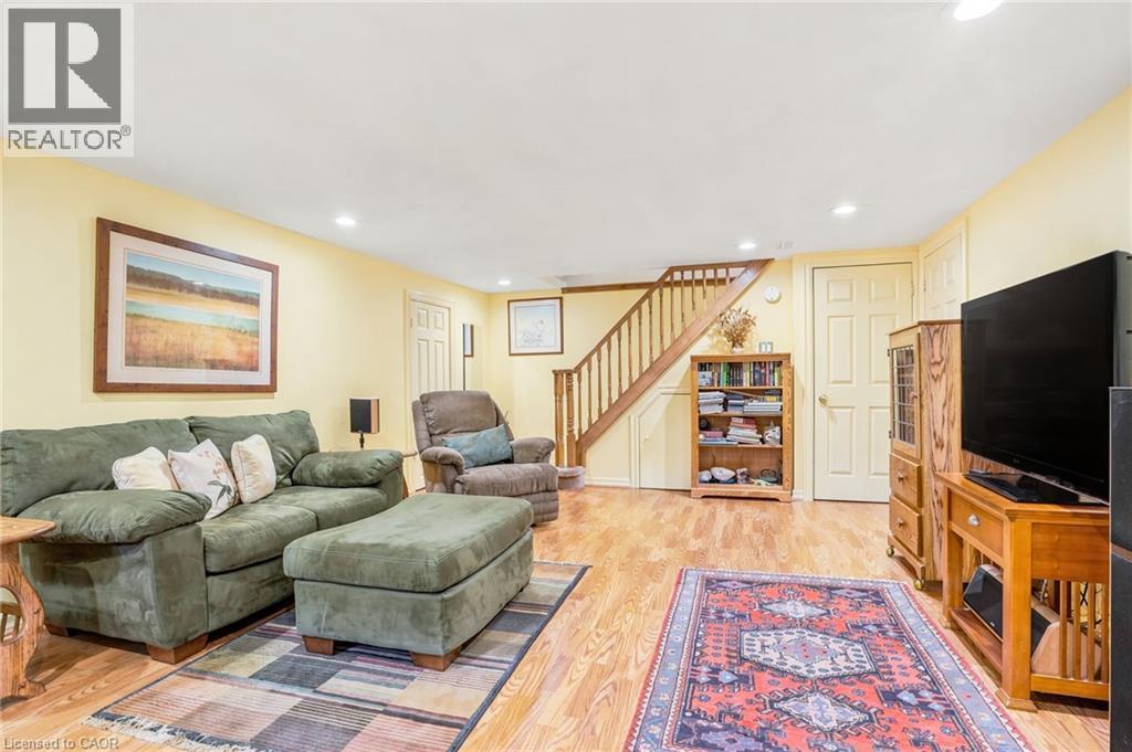 1381 Majestic Drive, Burlington, ON - Indoor Photo Showing Living Room